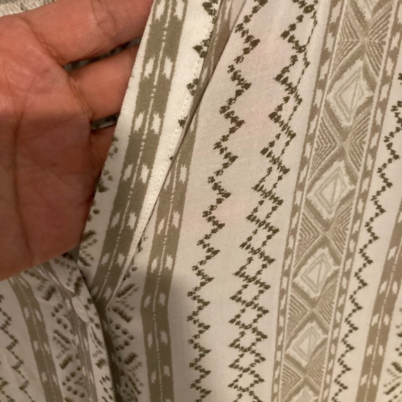 Eddie Bauer size medium woman’s long sleeve blouse.Gorgeous fabric. Like new. - Picture 2 of 4